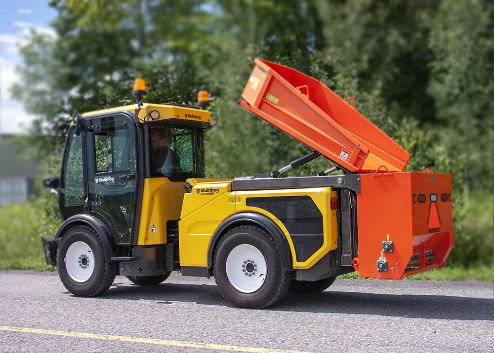 Multihog MXC 120 articulated tractor with spreader