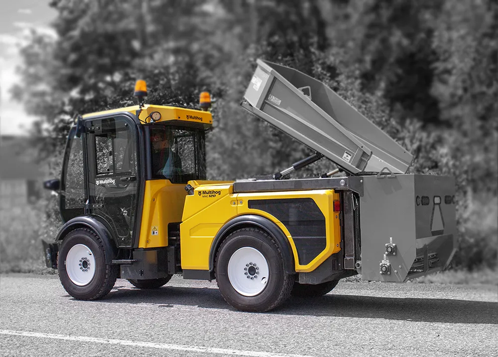 Multihog MXC 120 articulated tractor with spreader